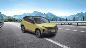 Tata Harrier पेट्रोल में panoramic sunroof जिससे cabin में खुला और airy feel मिलता है”
